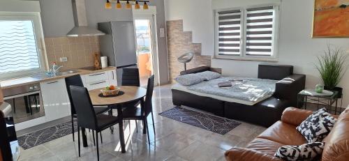 Χώρος καθιστικού στο Bright & Cozy Medulin apartments
