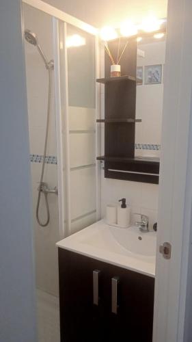 Central Studio #409 near Beaches &free WIFI