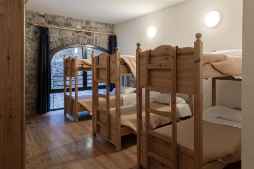 a room with two bunk beds and a window at Ostello IMPERINA in Zenich