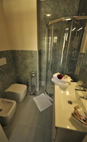 Ένα μπάνιο στο Villa Gemma