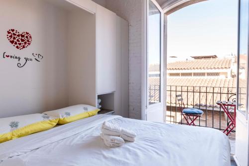 Enchanting 2 BR flat with terrace near Plaça Espanya
