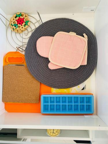 a shelf with a hat and other items in a drawer at SuAparts in Praia