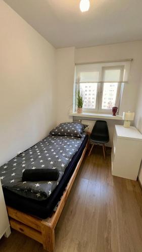 Ένα ή περισσότερα κρεβάτια σε δωμάτιο στο Rooms In Warsaw - C106B