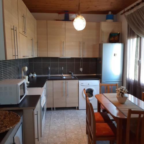 Η κουζίνα ή μικρή κουζίνα στο Boho beach house