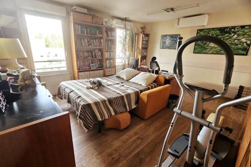 Photo de la galerie de l'établissement Olympia - Penthouse of 120 sqm - 100m from the Stade de France, à Saint-Denis