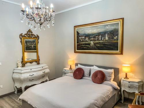 a bedroom with a bed and a painting on the wall at La Casa Bianca in Vercelli