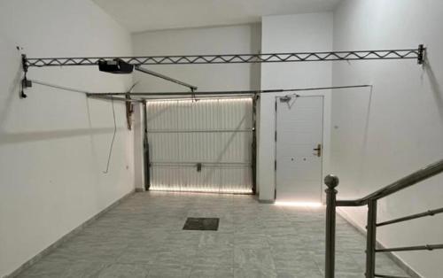 an empty room with a door and a hallway with a door at Appartement de luxe avec un toit terrasse in Nouakchott