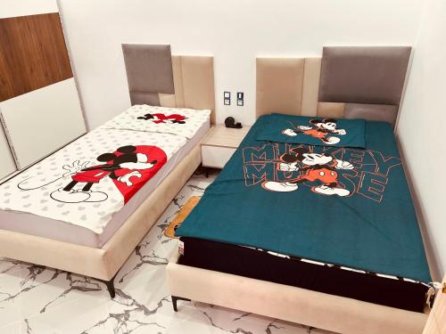 Ένα ή περισσότερα κρεβάτια σε δωμάτιο στο 2 bedrooms Smart Home 5m drive to the Sea