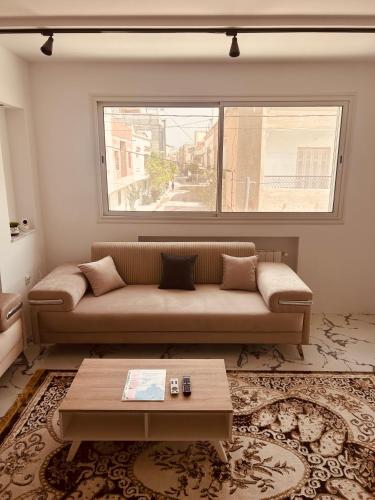 Χώρος καθιστικού στο 2 bedrooms Smart Home 5m drive to the Sea