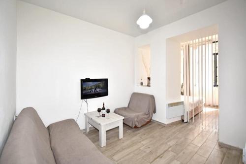 41excellent apartment in the very center of Yerevan