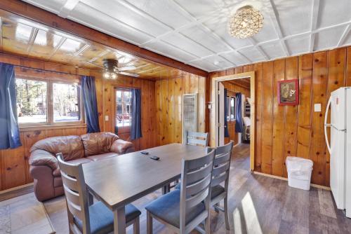 Foto dalla galleria di Lakeview Family Cabin by Big Bear Vacations a Big Bear Lake