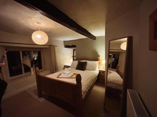 Postel nebo postele na pokoji v ubytování Holly Cottage