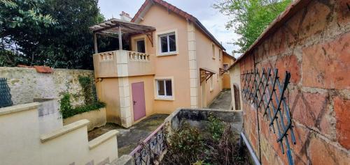 COQUELICOT - Spacieuse maison 172m2 - 4 chambres - Parking Privé & Wifi Gratuit