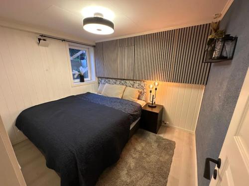 Un ou plusieurs lits dans un hébergement de l'établissement Nydelige leilighet fra 2023 med elbil lading.