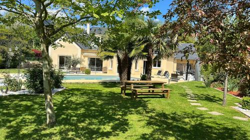 Photo de la galerie de l'établissement 5 chambres de standing dans un ecrin de verdure, à Yvré-lʼÉvêque