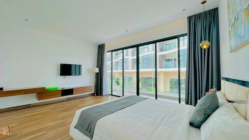 Postel nebo postele na pokoji v ubytování Aria Resort S9 - Hoàng My Villa