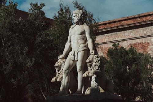 a statue of a man standing in front of a building at Hotel Hércules in Querétaro