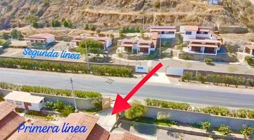 a view of a street with a red arrow at Casuarinas del Mar Hospedaje Habitacion Cerro 1 in Canoas De Punta Sal