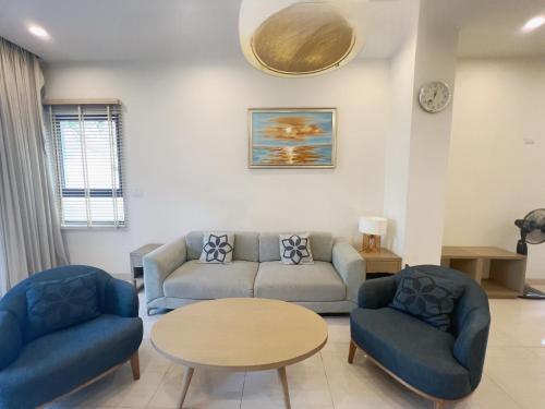 Χώρος καθιστικού στο Villa 5 Phòng Ngủ Royal Lotus