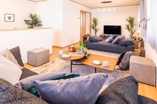 Un lugar para sentarse en 沖縄を北から南まで楽しみたい方にピッタリ！近場にはエメラルドグリーンに輝くビーチもあります