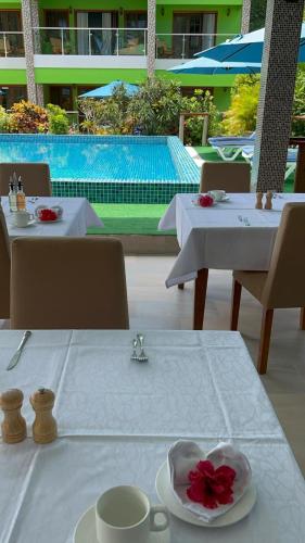 Πισίνα στο ή κοντά στο Benjamine's Guesthouse