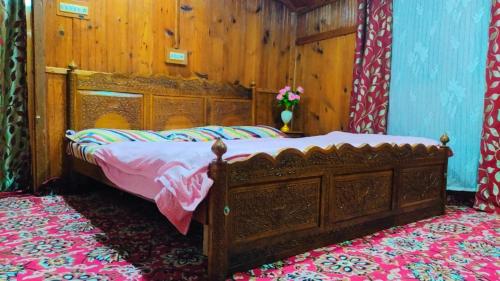 Un ou plusieurs lits dans un hébergement de l'établissement Houseboat Wild Rose