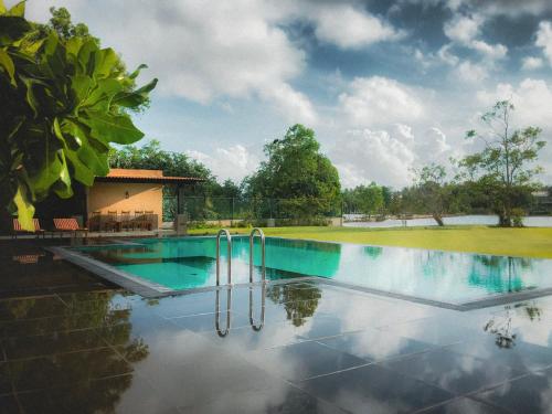 Het zwembad bij of vlak bij Villa Camellia