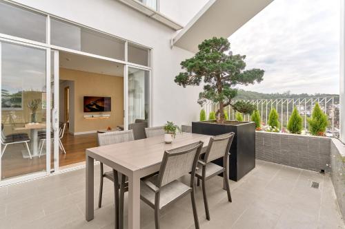 Balkoni atau teres di Adela Hotel Dalat