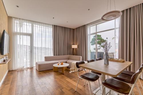TV a/nebo společenská místnost v ubytování Adela Hotel Dalat
