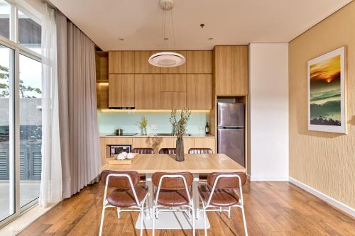 Dapur atau dapur kecil di Adela Hotel Dalat