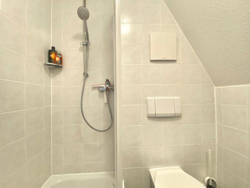 a bathroom with a shower and a toilet at Old Town Residence Schlossblick I Küche I Central in Füssen