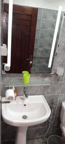 Bilik mandi di Cozy Appartement Dakar