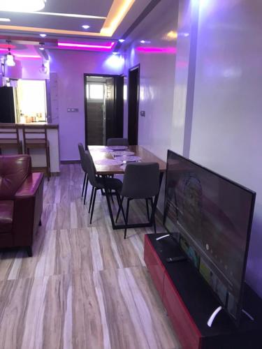 Televisyen dan/atau pusat hiburan di Cozy Appartement Dakar