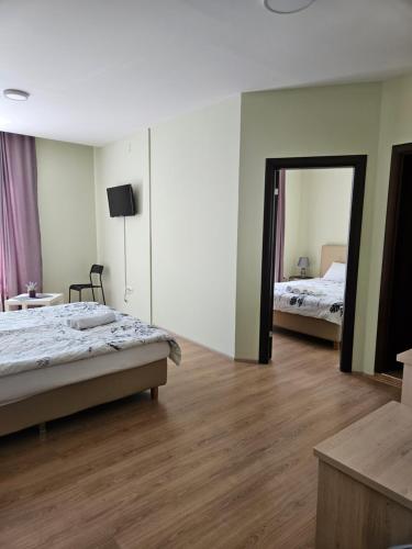 Postel nebo postele na pokoji v ubytování Apartments LOTUS
