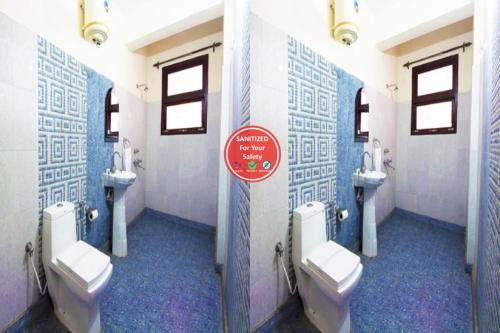 bagno con tre servizi igienici e tre lavandini di Hotel Radha Continental Nainital Near Mall Road - Hygiene & Spacious Room - Prime Location - Best Selling a Nainital