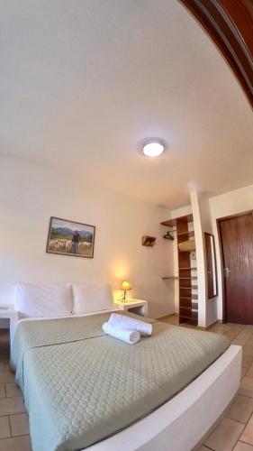 a bedroom with a large bed with a lamp on it at Hotel Natur Campeche in Florianópolis