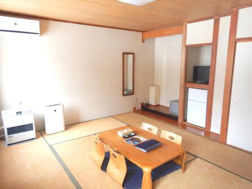 プチホテル　グレーシィトマムにあるテレビまたはエンターテインメントセンター