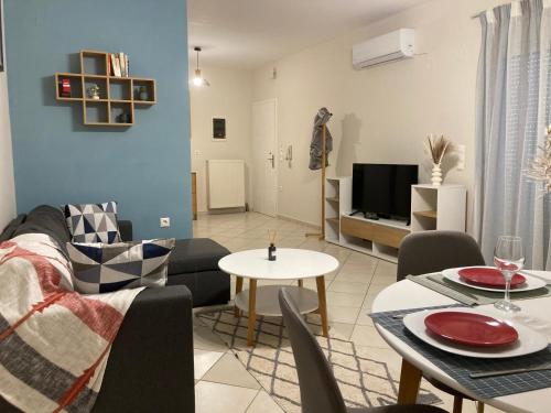 Stephanie's Place - Charming Apartment with Sea View