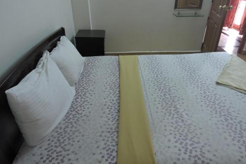 Cama o camas de una habitación en Roshini Serviced Apartments