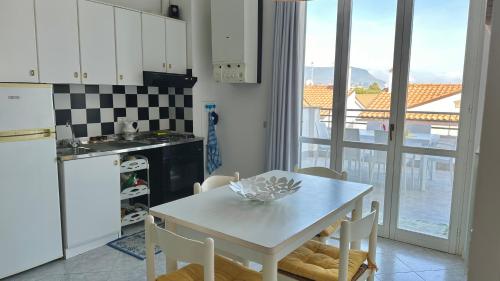 Imagen de la galería de M386 - Marcelli, trilocale con giardino e vista mare, en Marcelli