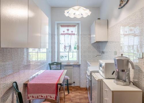 Cuisine ou kitchenette dans l'établissement Good Life Hotel Garden - Private Spa and Pool