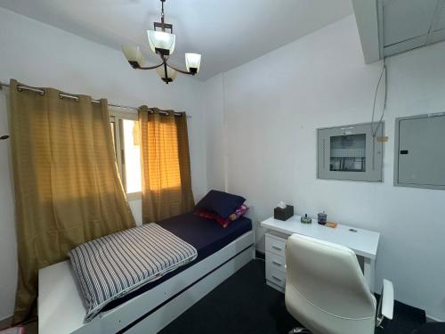 Giường trong phòng chung tại The Regal Residency Studio, 1 Minute Walking Distance from Gold Souk