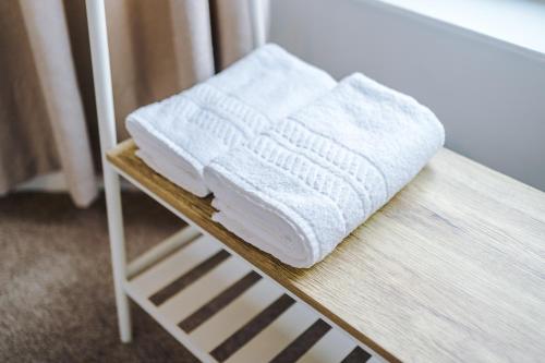 En eller flere senge i et værelse på 4 Bedroom House Eccles