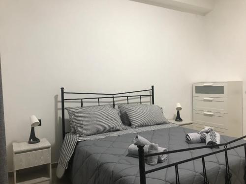 a bedroom with a bed with two stuffed animals on it at Charming apartment in Ribera with mountain view – 40.2 m² in Ribera