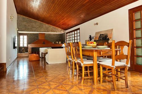 a dining room with a wooden table and chairs at Finca León in Santa Brígida