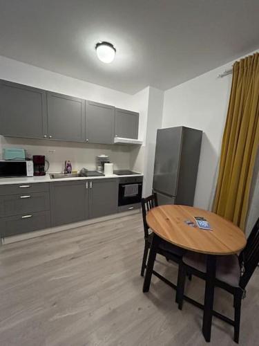 a kitchen with a wooden table and chairs in a room at Elegant Park Copou 2 rooms AB Homes in Iaşi