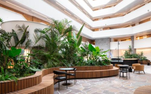 Restoran atau tempat lain untuk makan di Nathan's Suites On The Beach