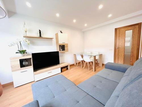 a living room with a couch and a table at Apartamento San José in Milladoiro