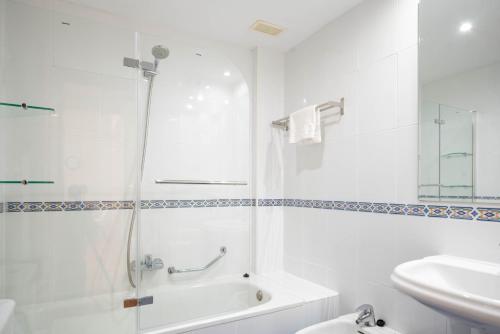 Ένα μπάνιο στο Apartamentos GO Covaresa Parking Bajo disponibilidad- Zona libre de bajas emisiones
