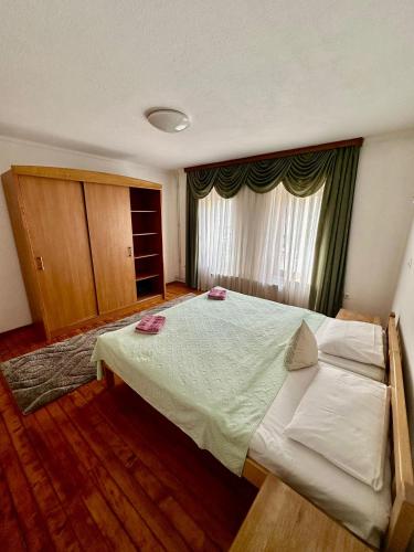 Katil atau katil-katil dalam bilik di Apartman Jaca